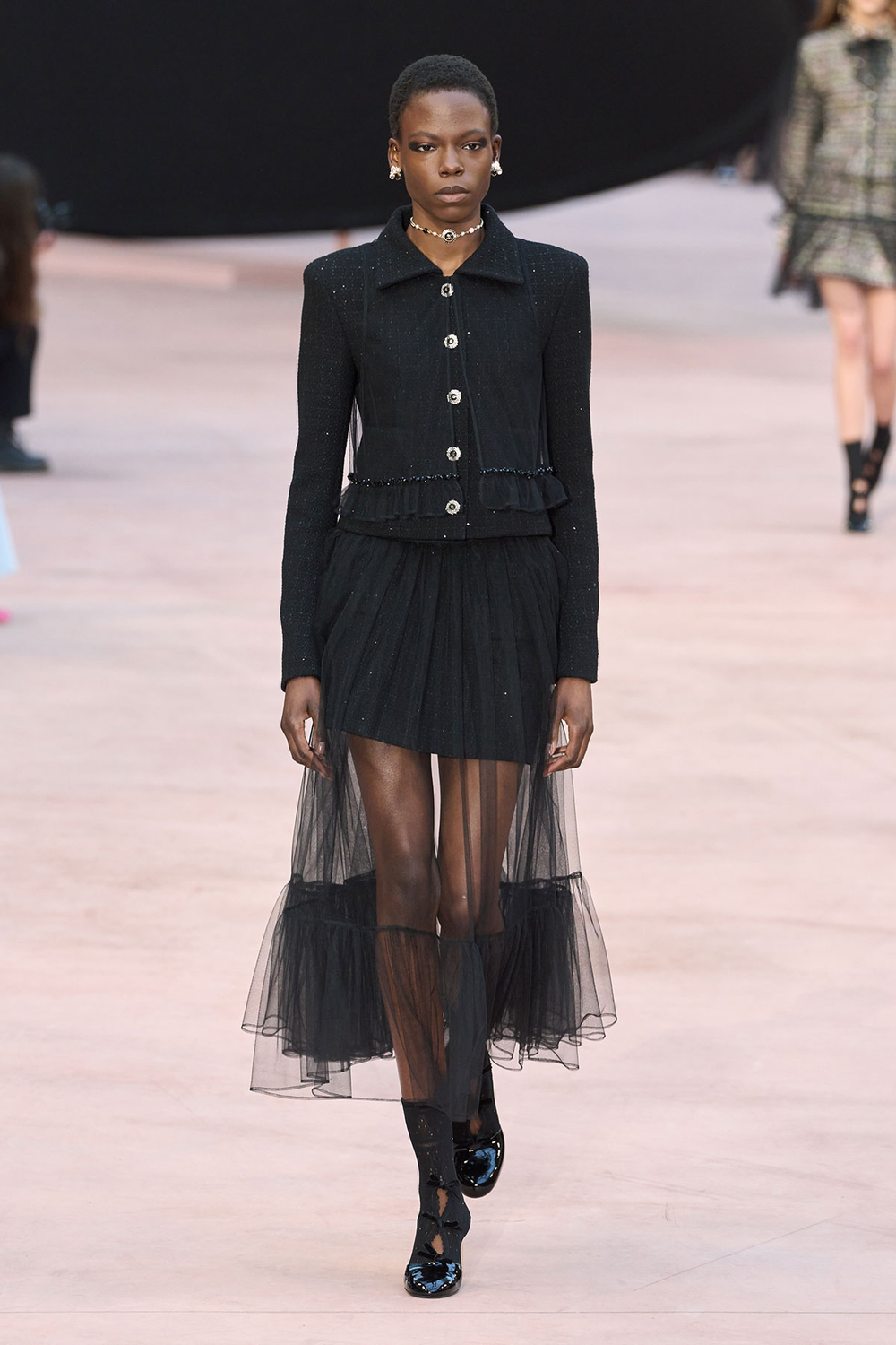 Tweed Luxe 2025: A Classic Reinvented for Fall 25 RTW — VinMake